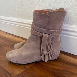 L'Amour Des Pieds Bernyce Tassel Bootie Demi Wedge Never Worn Size 6.5